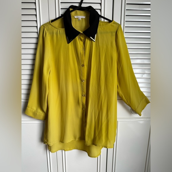 Mustard cutout buttoned Top (S) - Picture 2 of 7